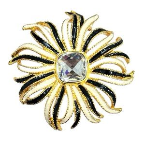 KENNETH JAY LANE GOLD TONE BLACK & WHITE ENAMEL & FACETED CRYSTAL FLOWER BROOCH